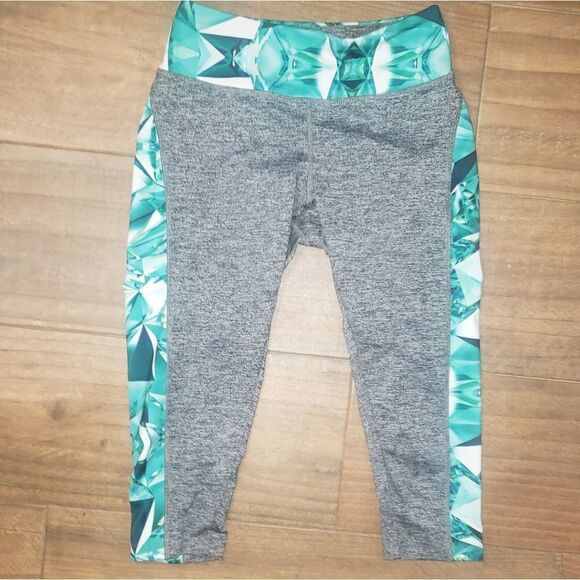LuLaRoe Jade Capri Leggings Small gray Athletic Workout - Picture 5 of 6